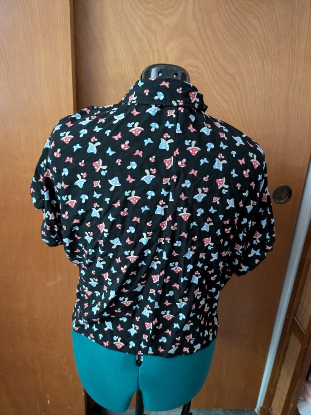 Hot Topic Butterfly Button Down - Picture 2 of 3